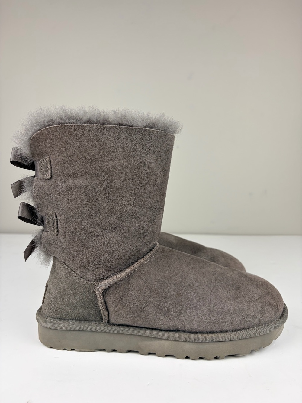 UGG Bailey Bow II Gray Suede Sheepskin Boots Women’s Size 7 Classic Winter